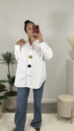 Camisa branca botões flores - Image 6