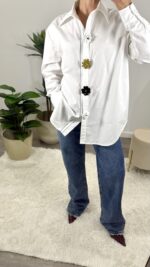 Camisa branca botões flores - Image 5