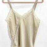 Top renda assimétrico creme