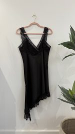 Vestido/Túnica preto assimétrico com renda - Image 3