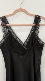 Vestido/Túnica preto assimétrico com renda - Image 4