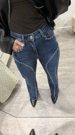 Calças de ganga com tachas - Image 8