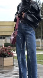 Calças de ganga com tachas