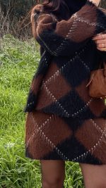 Conjunto camisola e saia malha losangos castanhos - Image 2