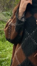 Conjunto camisola e saia malha losangos castanhos - Image 6