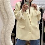 Blazer amarelo renda nos punhos