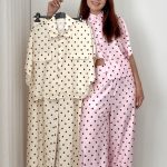 Conjunto amarelo bolinhas castanhas