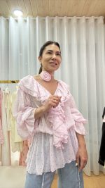 Blusa rosa pintinhas pretas