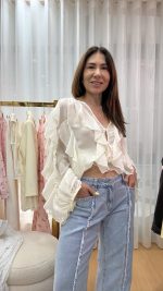 Blusa folhos creme