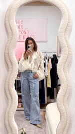 Blusa folhos creme - Image 8