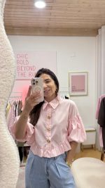 Blusa rosa folhos
