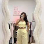 Conjunto calças e top amarelo