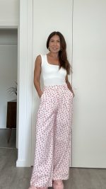 Conjunto calça e colete flores rosa - Image 6