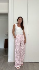 Conjunto calça e colete flores rosa - Image 3