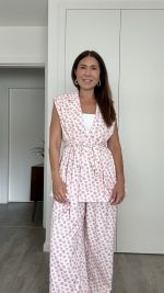 Conjunto calça e colete flores rosa - Image 5