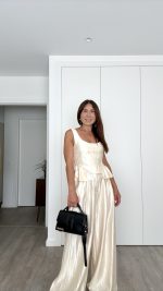 Conjunto acetinado bege - Image 3