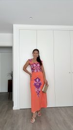 Conjunto saia e top laranja bordados roxos