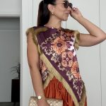 Blusa acetinada com franjas