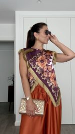 Blusa acetinada com franjas
