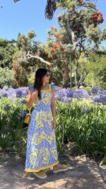 Conjunto saia e top vichy azul com bordados amarelos