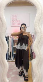 Conjunto castanho com renda branca - Image 3